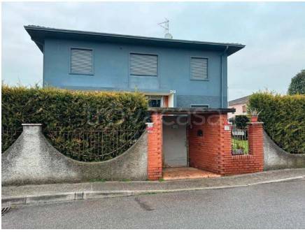 casa indipendente in vendita a Leno