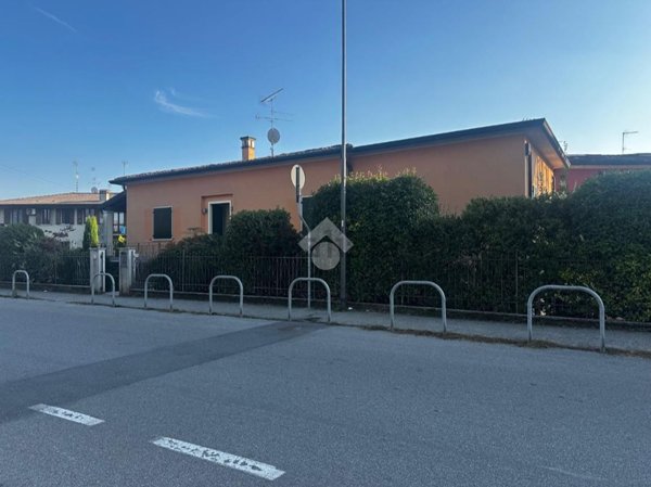 casa indipendente in vendita a Leno