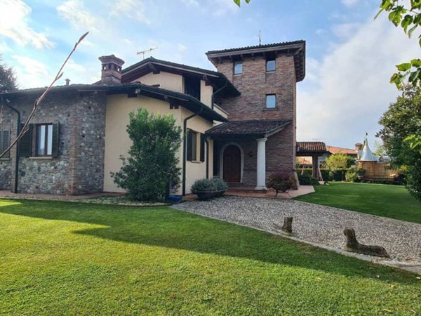 casa indipendente in vendita a Leno