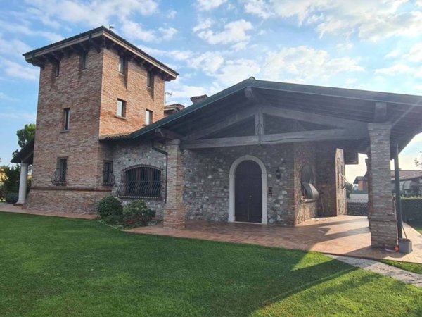 casa indipendente in vendita a Leno