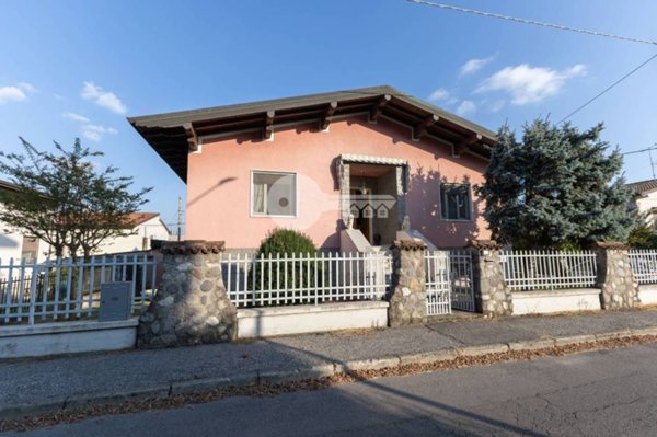 casa indipendente in vendita a Leno