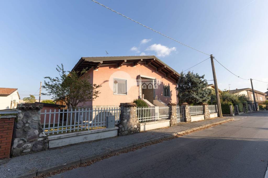 casa indipendente in vendita a Leno