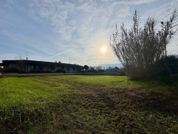 casa semindipendente in vendita a Leno