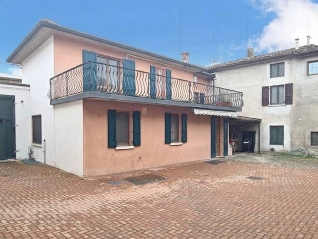 casa indipendente in vendita a Leno