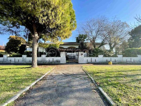 casa indipendente in vendita a Leno