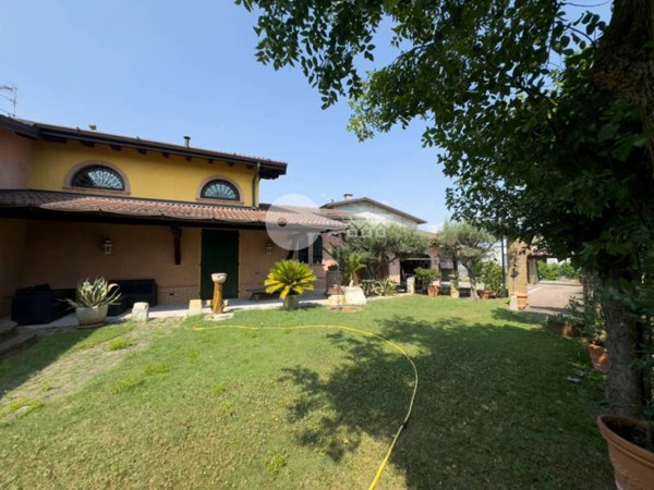 casa indipendente in vendita a Leno in zona Castelletto