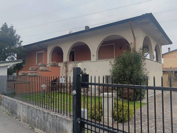 casa indipendente in vendita a Leno
