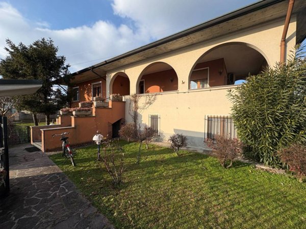 casa indipendente in vendita a Leno