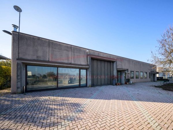 locale commerciale in vendita a Leno in zona Porzano