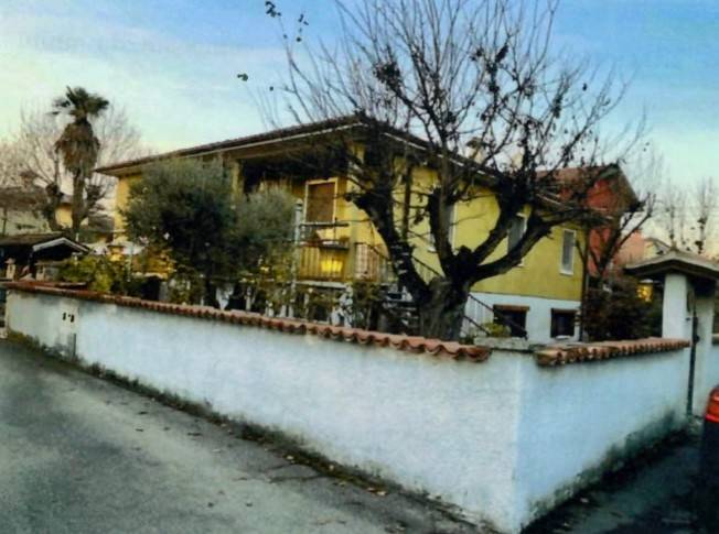 casa indipendente in vendita a Leno