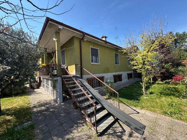 casa indipendente in vendita a Leno