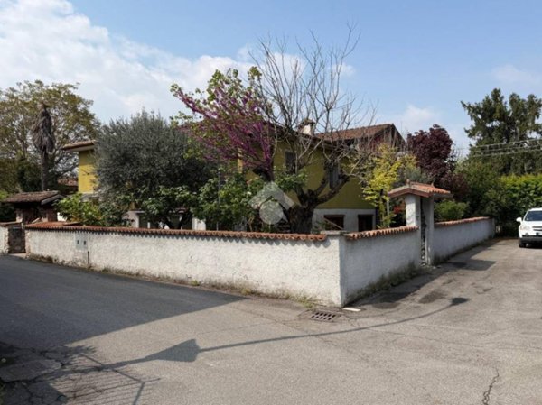 casa indipendente in vendita a Leno