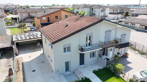 casa indipendente in vendita a Leno