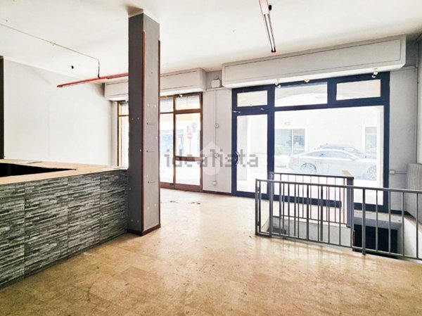 locale commerciale in vendita a Leno