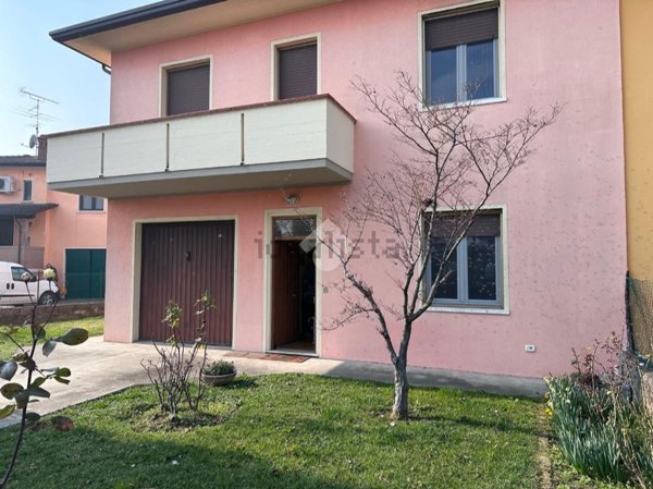casa indipendente in vendita a Leno