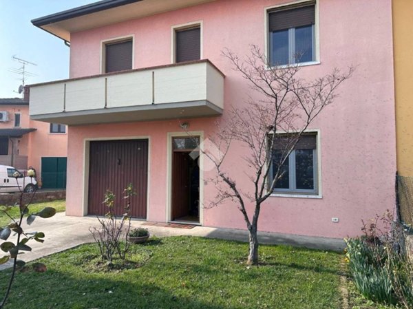 casa indipendente in vendita a Leno
