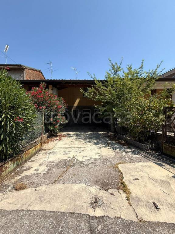 casa indipendente in vendita a Leno
