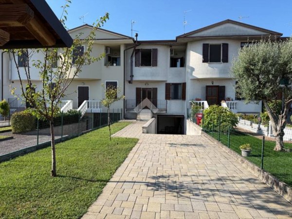 casa indipendente in vendita a Leno