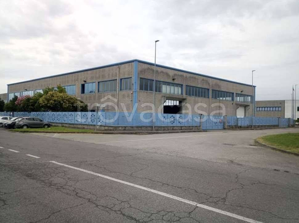 locale commerciale in vendita a Leno