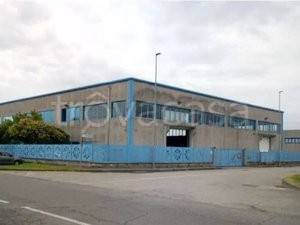 locale commerciale in vendita a Leno