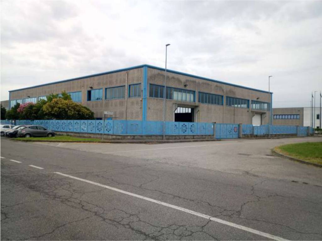 locale commerciale in vendita a Leno
