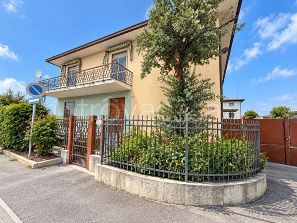 casa indipendente in vendita a Leno