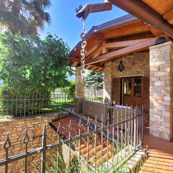 casa indipendente in vendita a Limone sul Garda