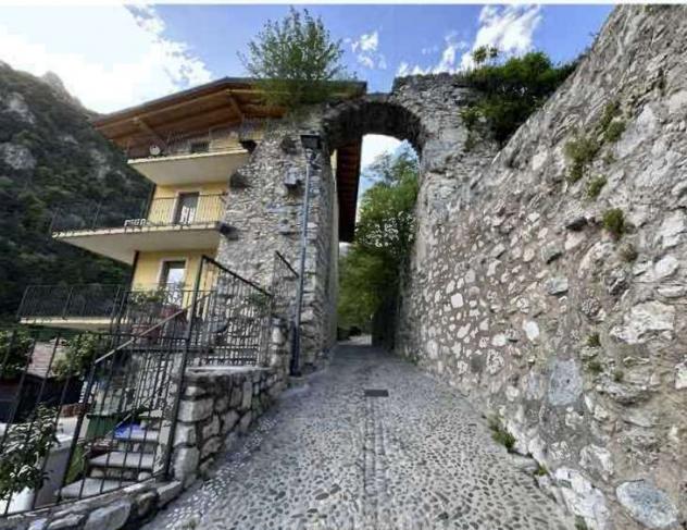 casa indipendente in vendita a Limone sul Garda