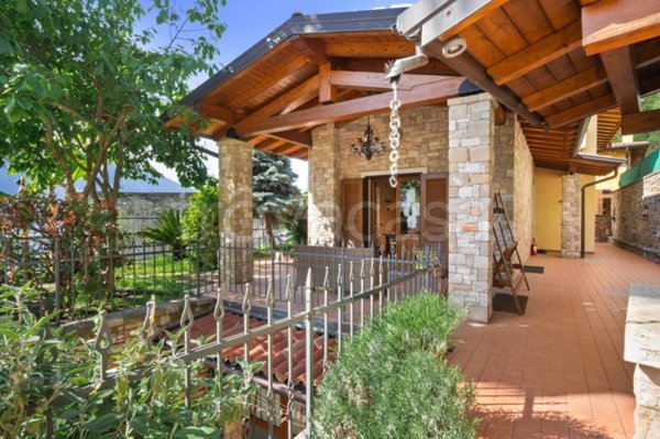 casa indipendente in vendita a Limone sul Garda