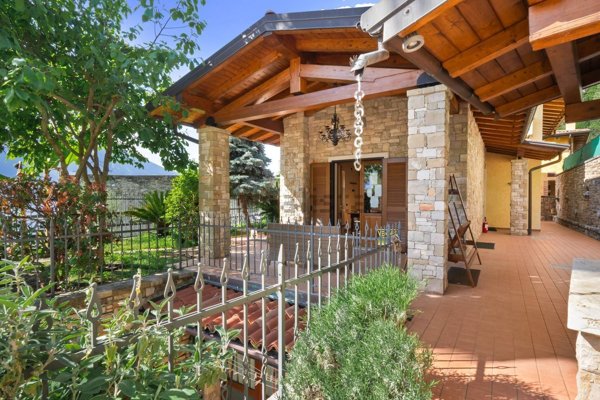 casa indipendente in vendita a Limone sul Garda