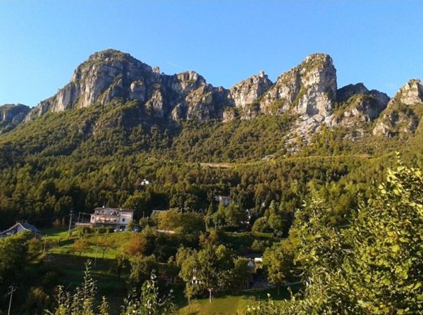casa semindipendente in vendita a Lodrino