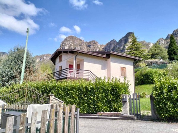 casa indipendente in vendita a Lodrino
