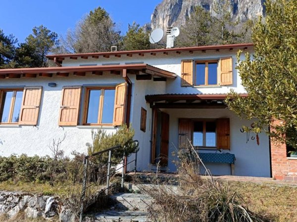 casa indipendente in vendita a Lodrino