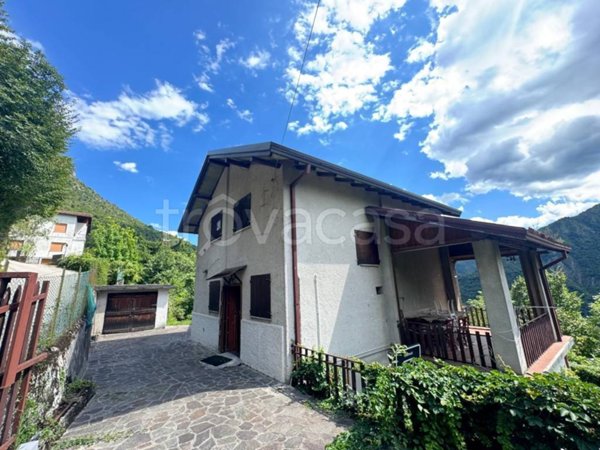 casa indipendente in vendita a Lodrino
