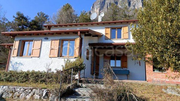 casa indipendente in vendita a Lodrino
