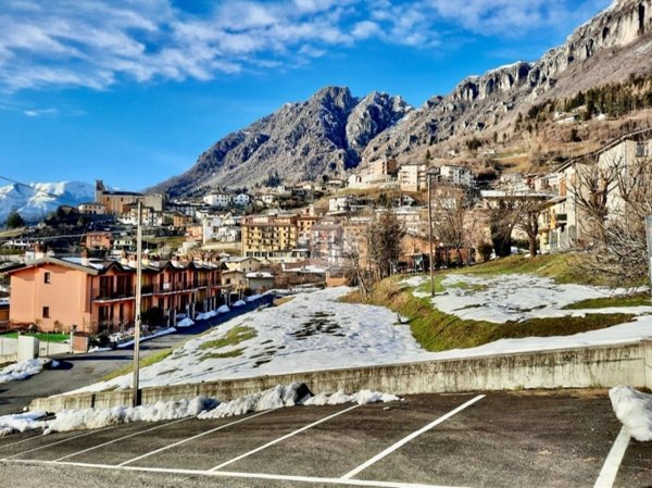 casa indipendente in vendita a Lodrino
