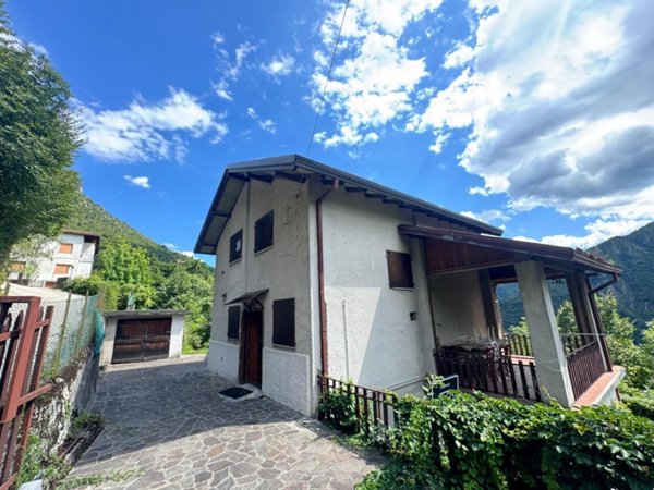casa indipendente in vendita a Lodrino