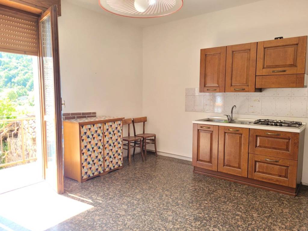 appartamento in vendita a Lodrino in zona Invico