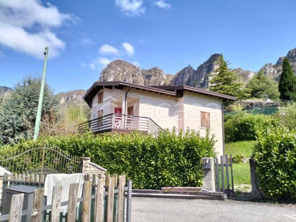 casa indipendente in vendita a Lodrino in zona Invico