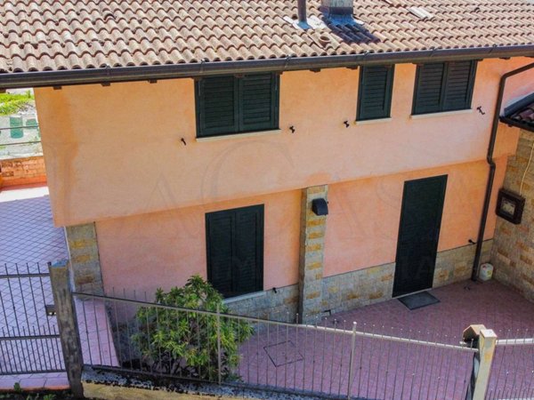 casa indipendente in vendita a Lodrino