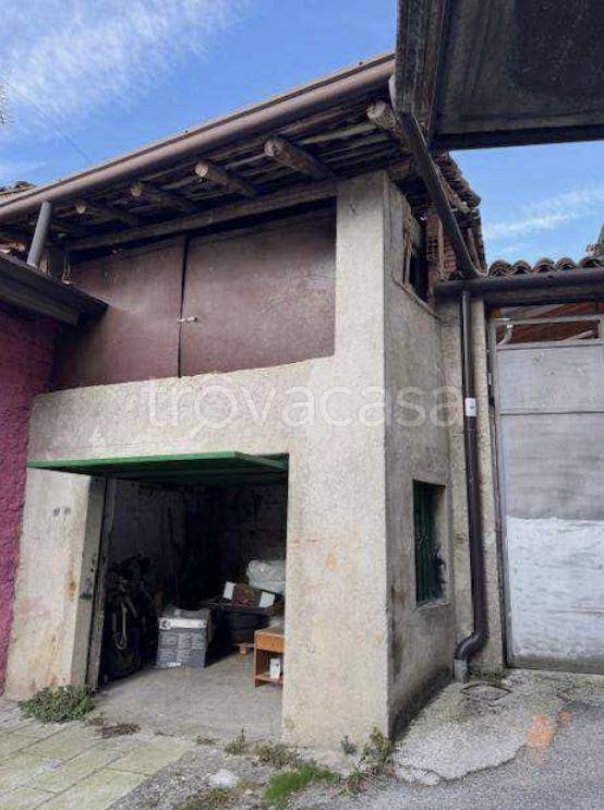 casa indipendente in vendita a Lodrino in zona Invico