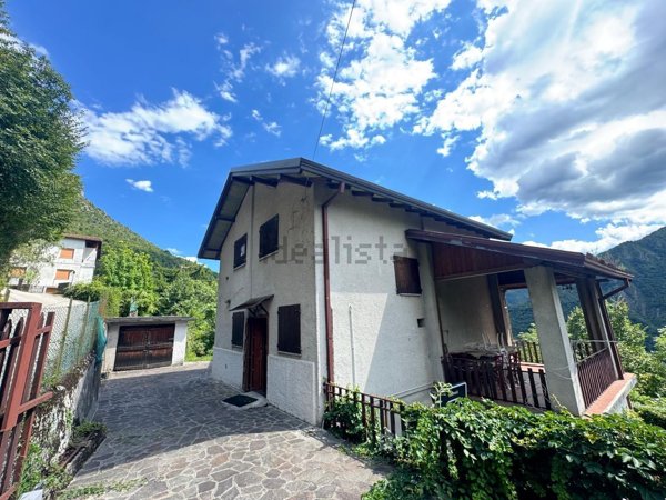 casa indipendente in vendita a Lodrino in zona Invico