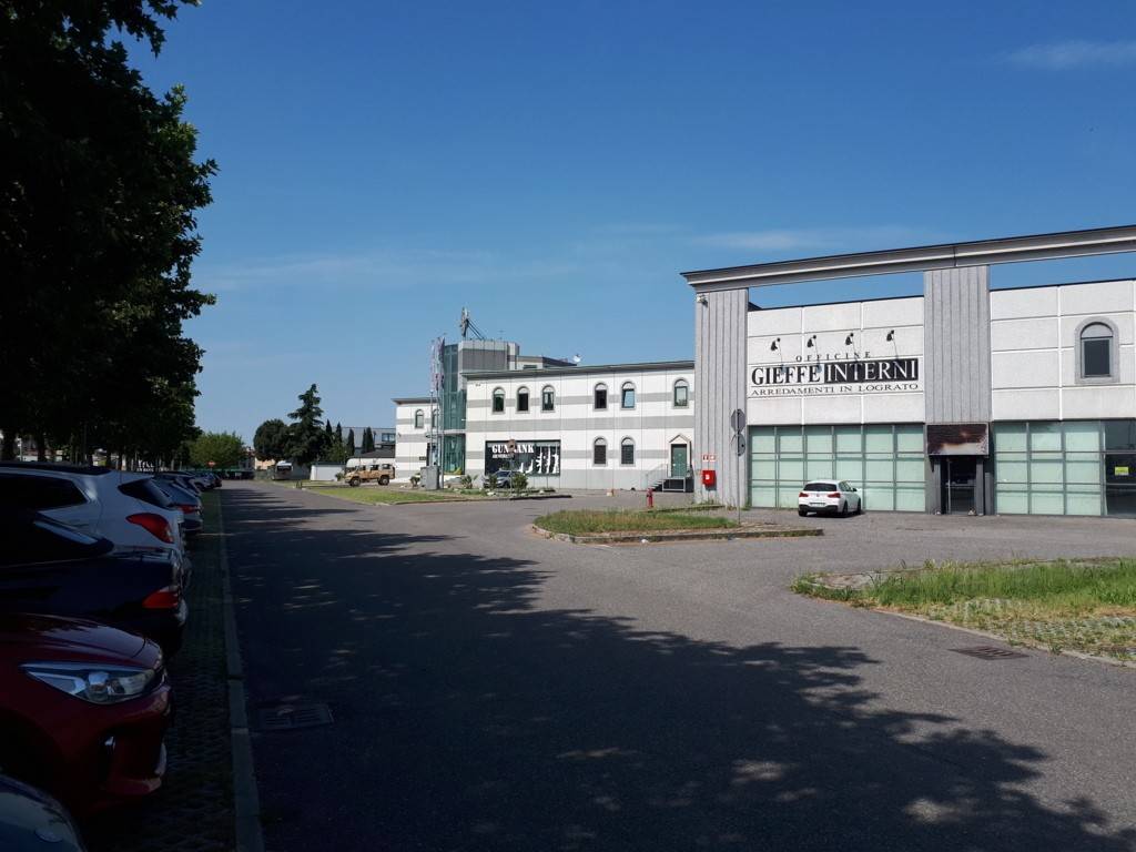 locale commerciale in vendita a Lograto