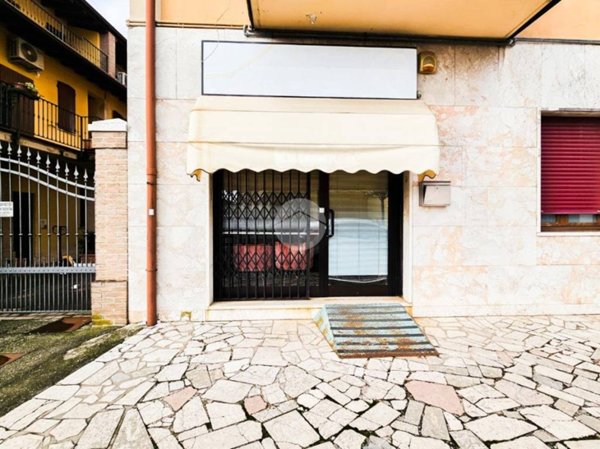 negozio in vendita a Lograto