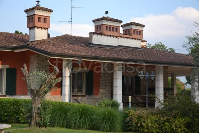 casa indipendente in vendita a Lograto