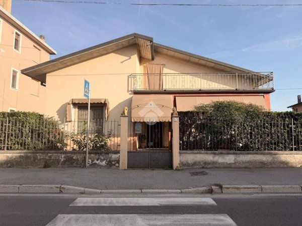 casa indipendente in vendita a Lograto