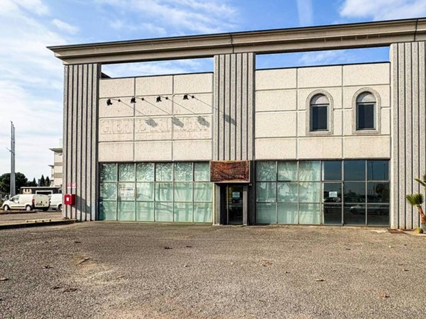locale commerciale in vendita a Lograto