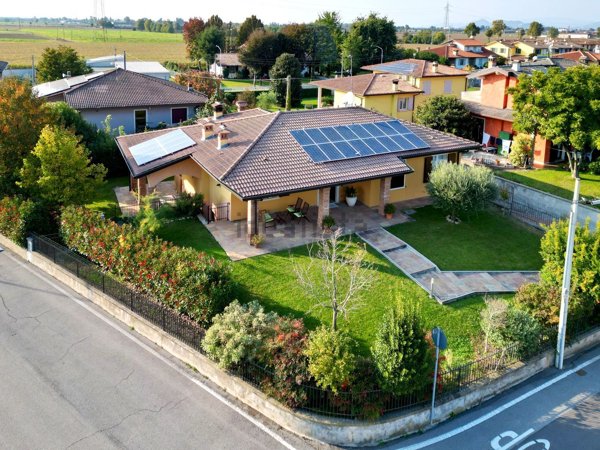 casa indipendente in vendita a Lograto