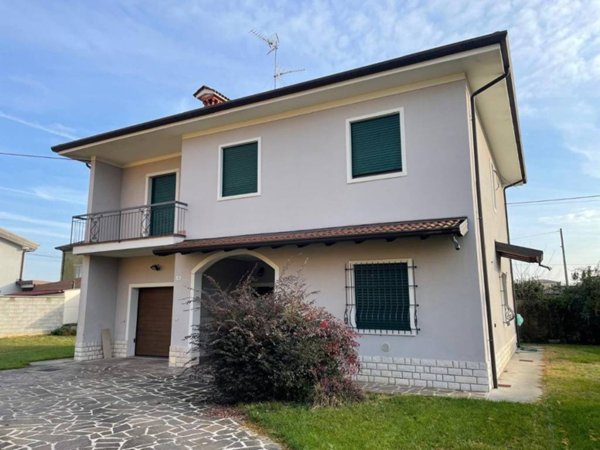 casa indipendente in vendita a Lograto