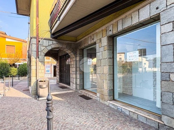 negozio in vendita a Lograto